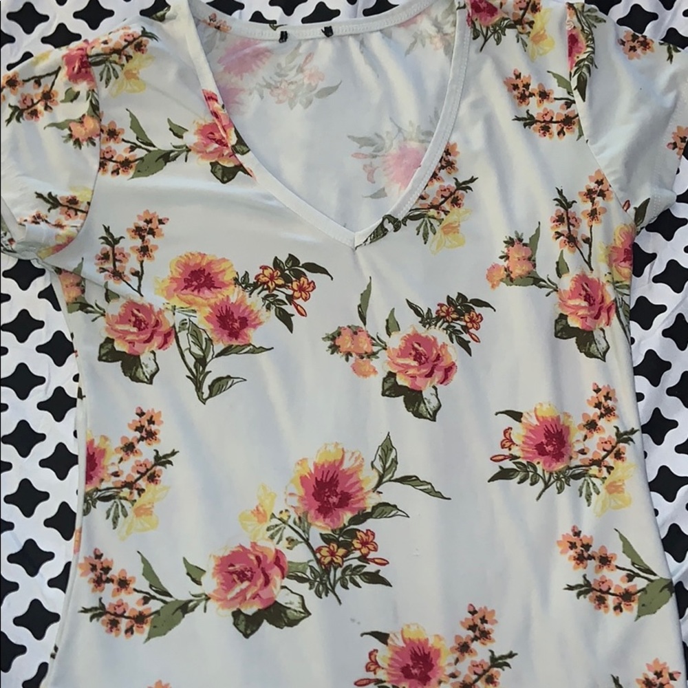 Rue21 Soft White Floral Top. S